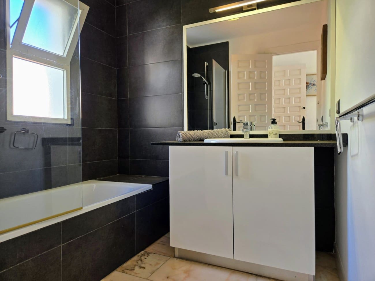 3 bedroom Villa for sale in Nerja with pool garage - € 499,000 (Ref: 9398146)