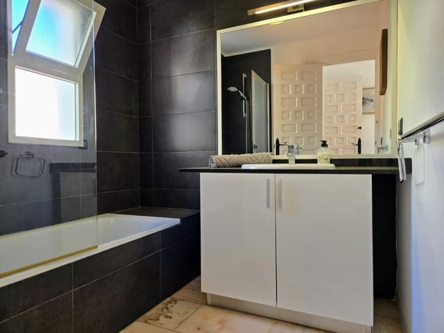 3 soverom Villa til salgs i Nerja med svømmebasseng garasje - € 499 000 (Ref: 9398146)