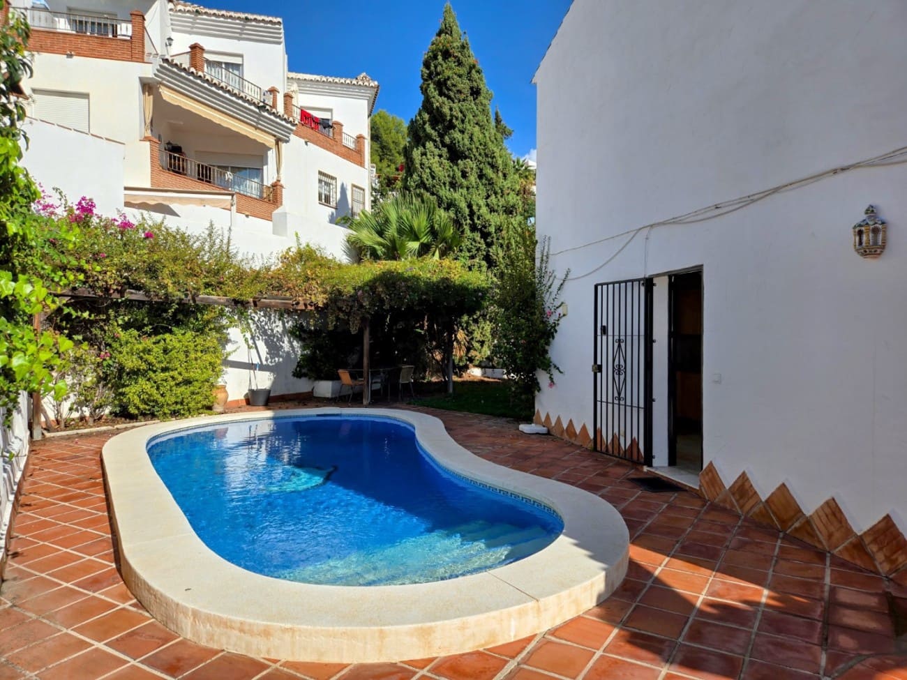 3 bedroom Villa for sale in Nerja with pool garage - € 499,000 (Ref: 9398146)