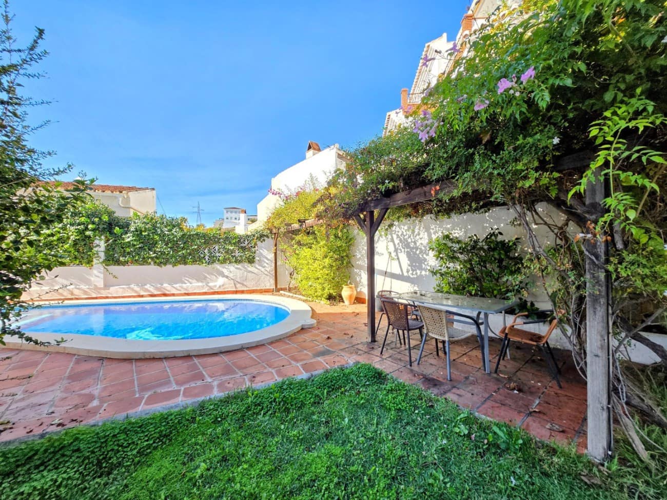 3 bedroom Villa for sale in Nerja with pool garage - € 499,000 (Ref: 9398146)