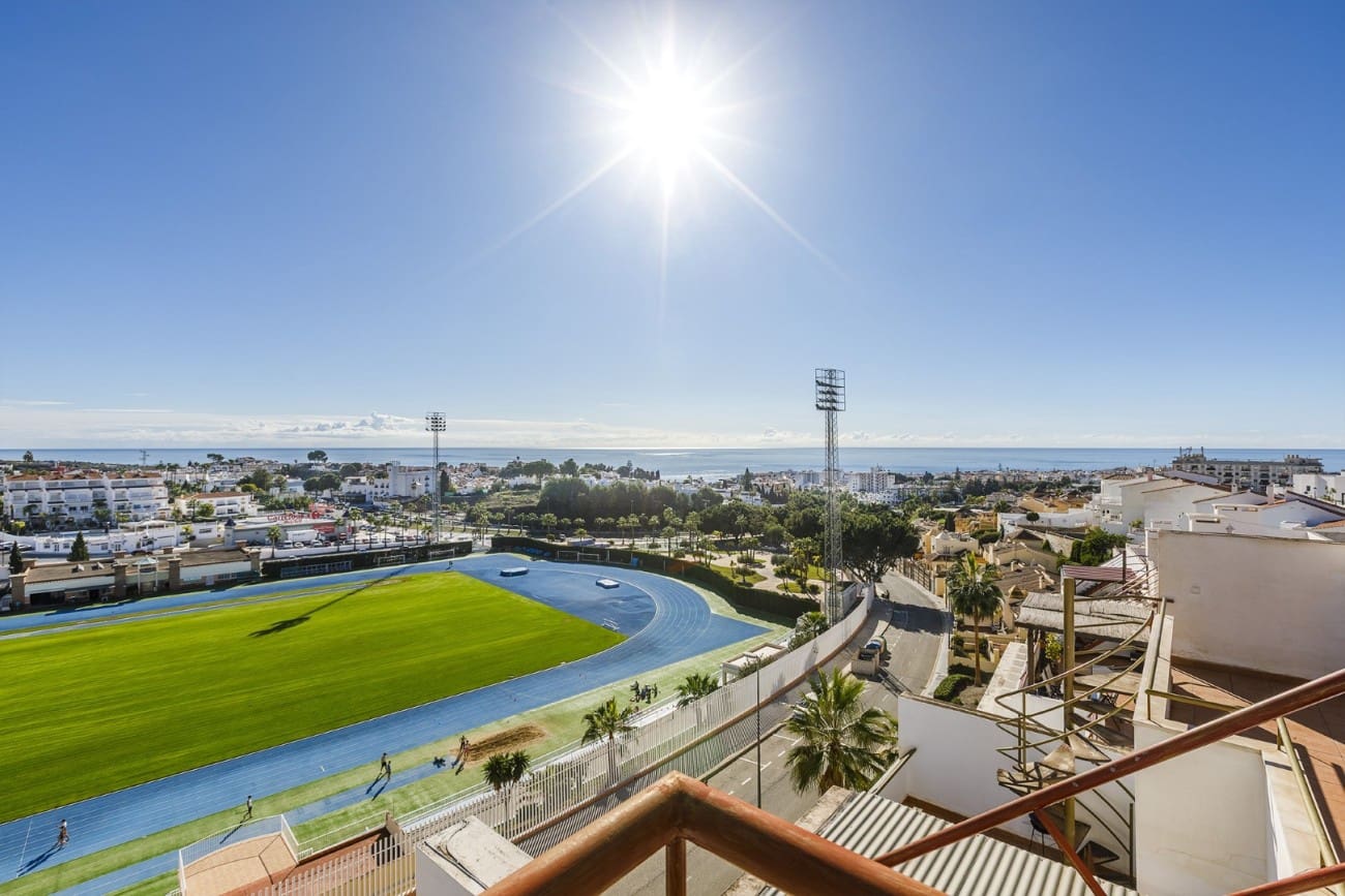 2 bedroom Penthouse for sale in Nerja with pool - € 390,000 (Ref: 9523906)