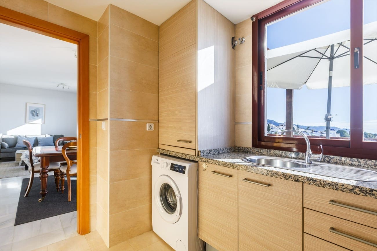 2 bedroom Penthouse for sale in Nerja with pool - € 390,000 (Ref: 9523906)