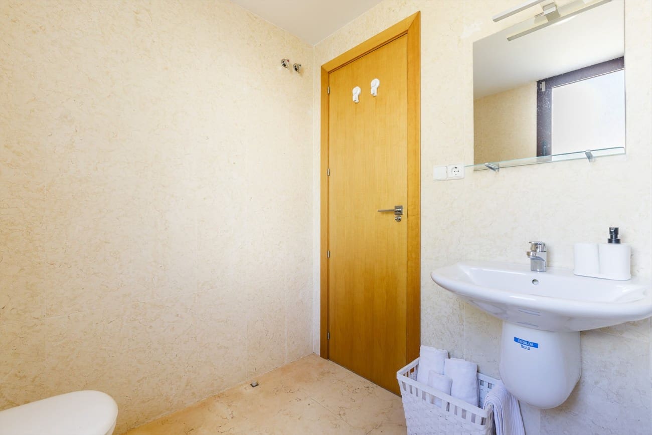 2 bedroom Penthouse for sale in Nerja with pool - € 390,000 (Ref: 9523906)