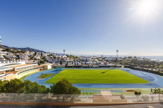 2 bedroom Penthouse for sale in Nerja with pool - € 390,000 (Ref: 9523906)