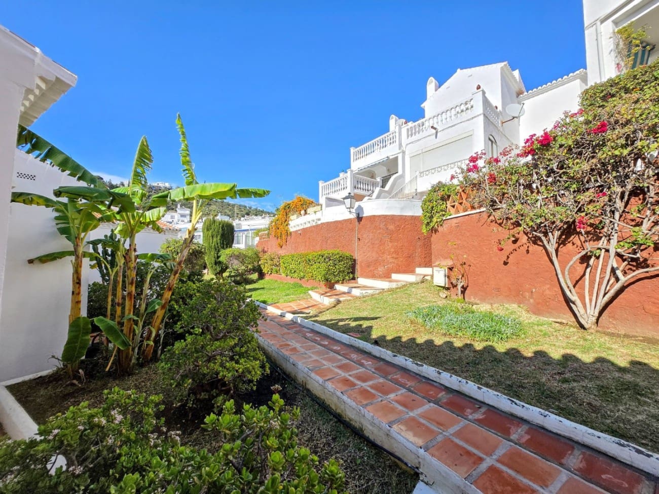 2 soveværelse Byhus til salg i Nerja med swimmingpool - € 290.000 (Ref: 9535487)