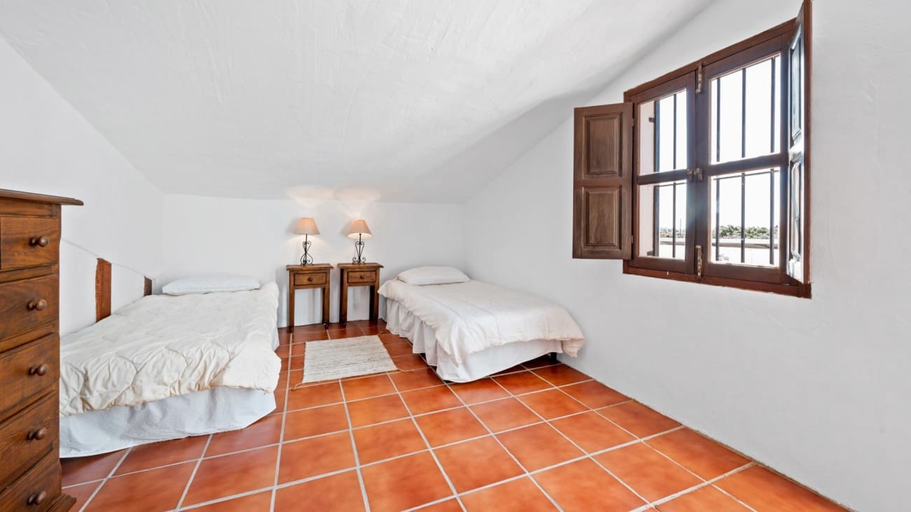 2 makuuhuone Maalaistalo myytävänä paikassa Nerja mukana uima-altaan - 420 000 € (Ref: 9585313)