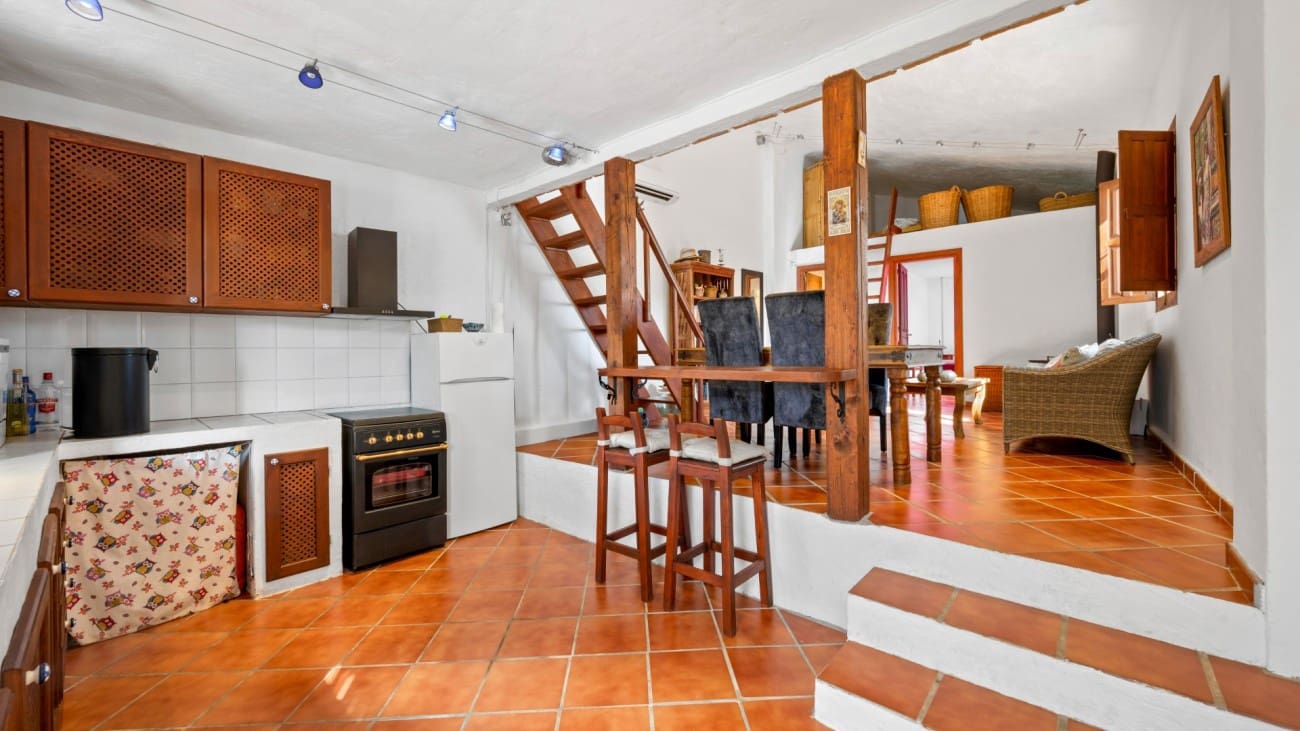 2 makuuhuone Maalaistalo myytävänä paikassa Nerja mukana uima-altaan - 420 000 € (Ref: 9585313)