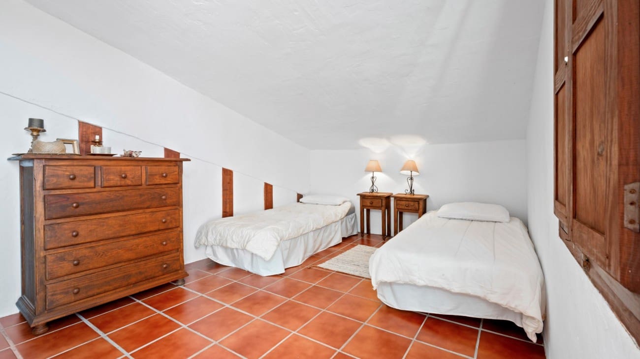 2 makuuhuone Maalaistalo myytävänä paikassa Nerja mukana uima-altaan - 420 000 € (Ref: 9585313)