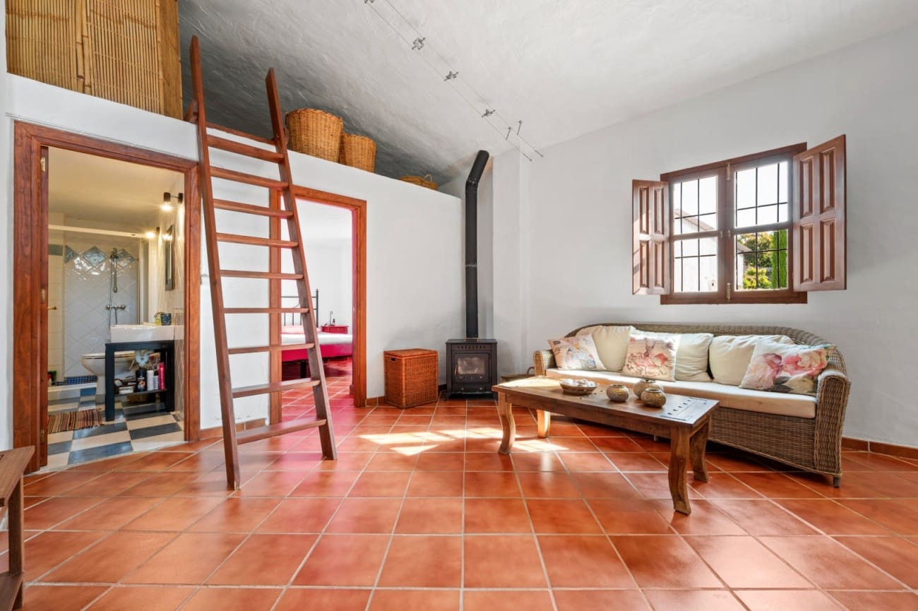 2 makuuhuone Maalaistalo myytävänä paikassa Nerja mukana uima-altaan - 420 000 € (Ref: 9585313)