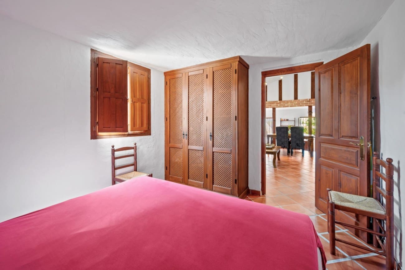 2 makuuhuone Maalaistalo myytävänä paikassa Nerja mukana uima-altaan - 420 000 € (Ref: 9585313)