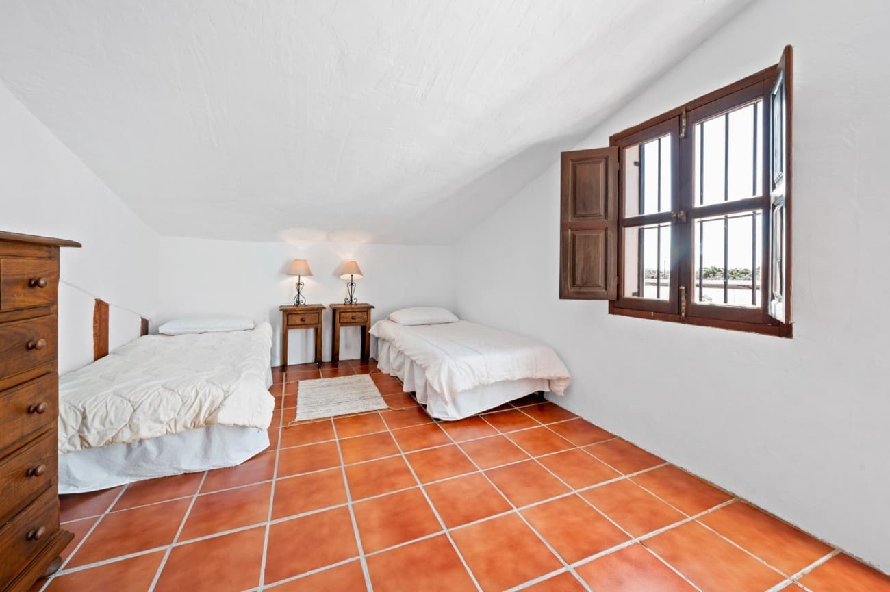 2 makuuhuone Maalaistalo myytävänä paikassa Nerja mukana uima-altaan - 420 000 € (Ref: 9585313)