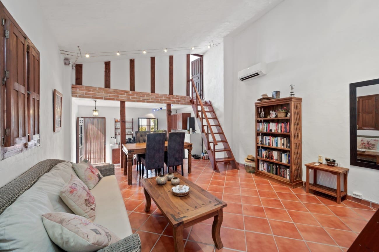 2 makuuhuone Maalaistalo myytävänä paikassa Nerja mukana uima-altaan - 420 000 € (Ref: 9585313)