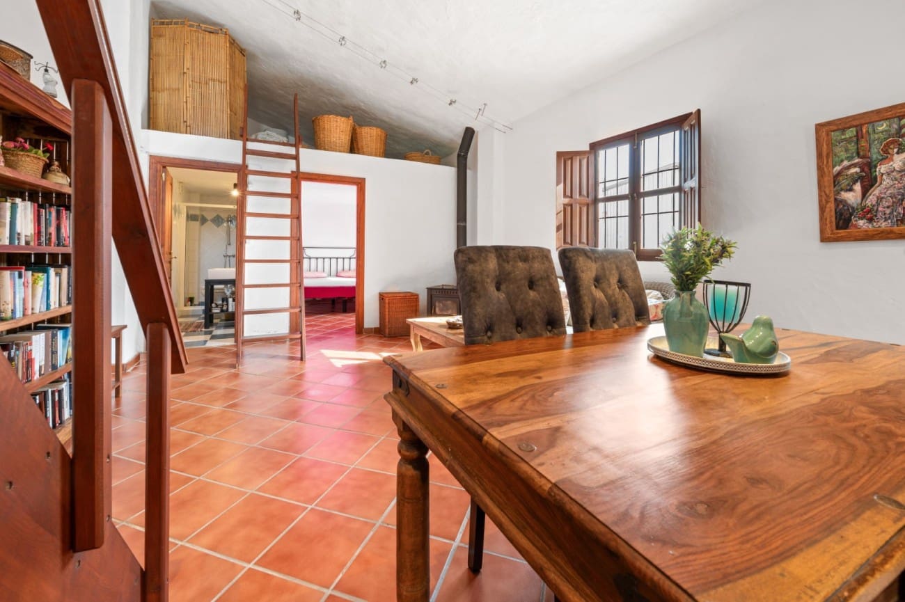 2 makuuhuone Maalaistalo myytävänä paikassa Nerja mukana uima-altaan - 420 000 € (Ref: 9585313)