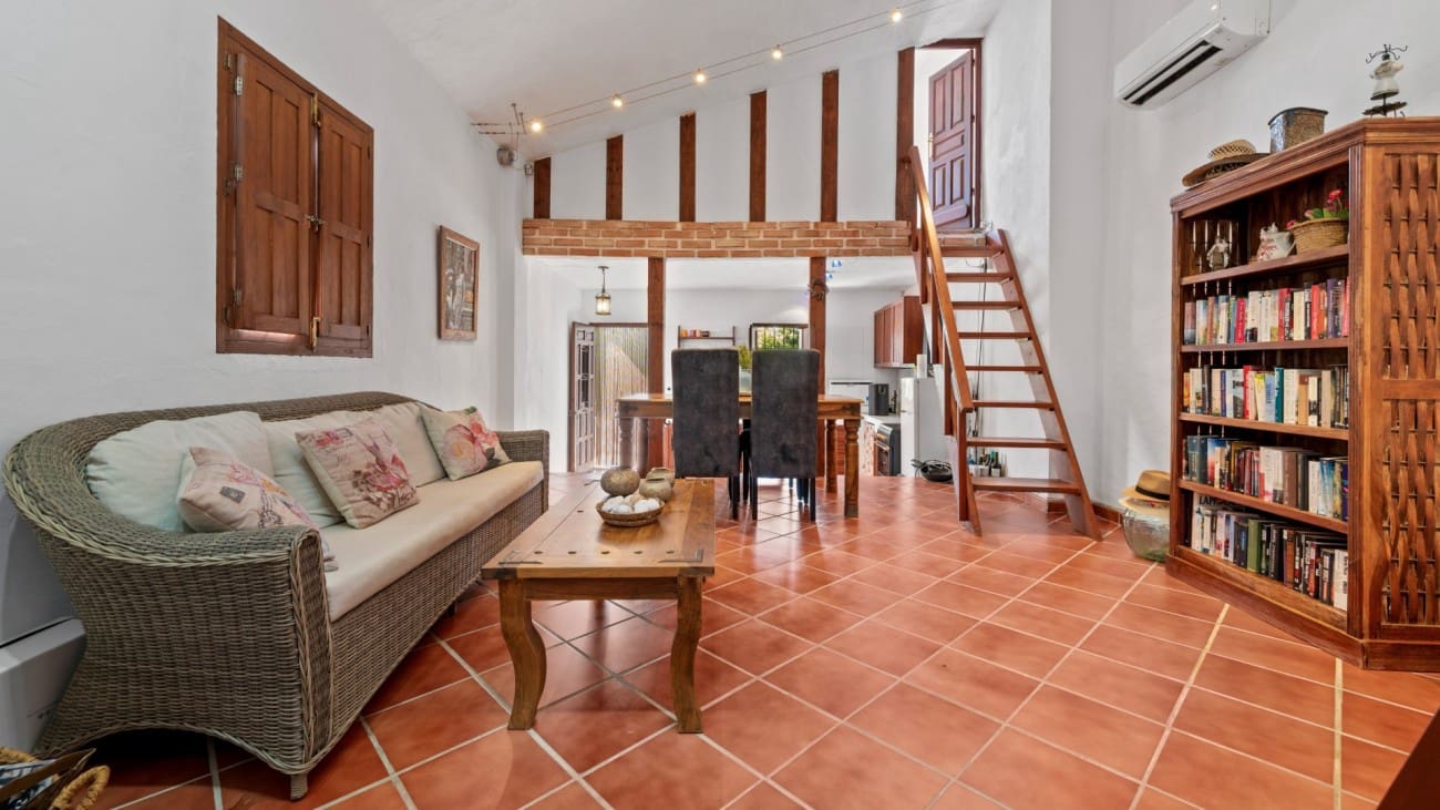 2 makuuhuone Maalaistalo myytävänä paikassa Nerja mukana uima-altaan - 420 000 € (Ref: 9585313)