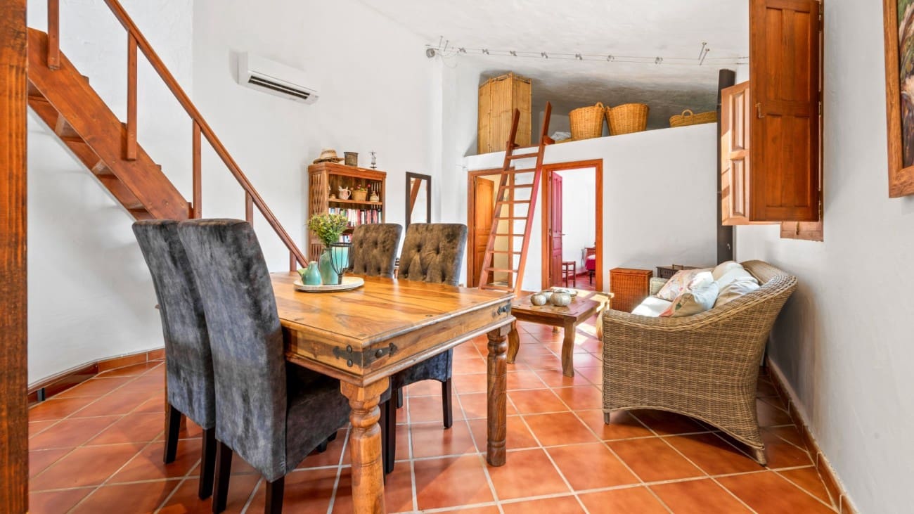 2 makuuhuone Maalaistalo myytävänä paikassa Nerja mukana uima-altaan - 420 000 € (Ref: 9585313)