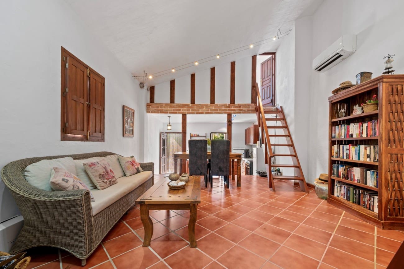 2 makuuhuone Maalaistalo myytävänä paikassa Nerja mukana uima-altaan - 420 000 € (Ref: 9585313)