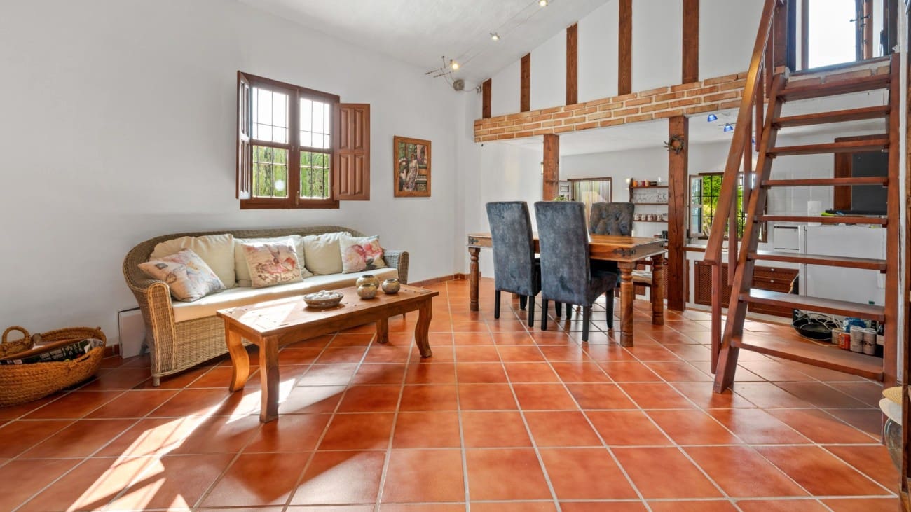 2 makuuhuone Maalaistalo myytävänä paikassa Nerja mukana uima-altaan - 420 000 € (Ref: 9585313)