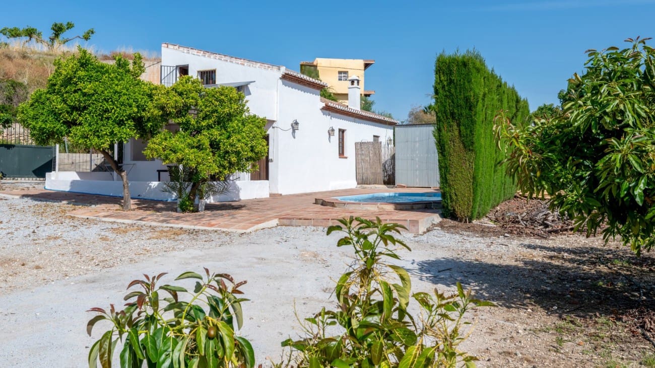 2 makuuhuone Maalaistalo myytävänä paikassa Nerja mukana uima-altaan - 420 000 € (Ref: 9585313)