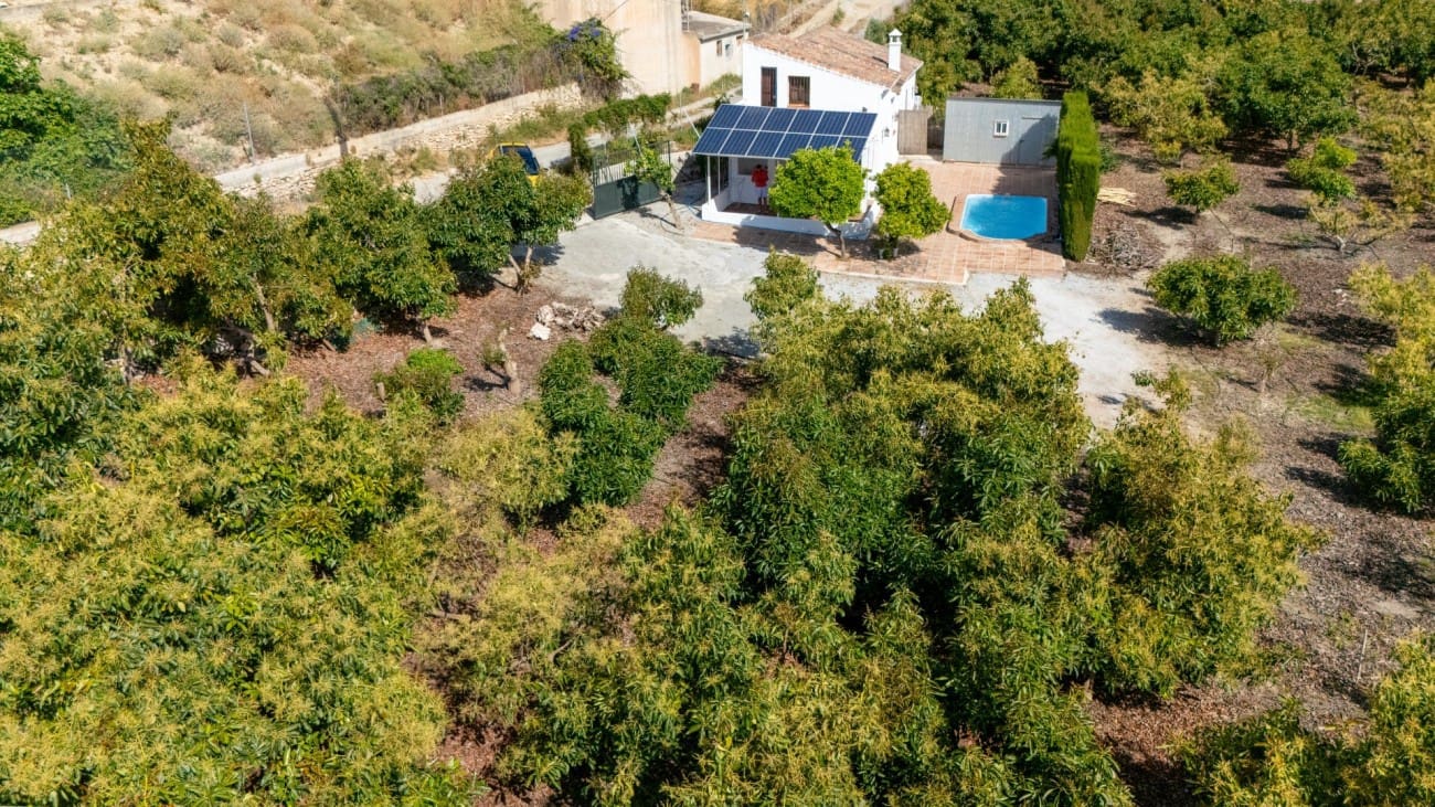 2 makuuhuone Maalaistalo myytävänä paikassa Nerja mukana uima-altaan - 420 000 € (Ref: 9585313)