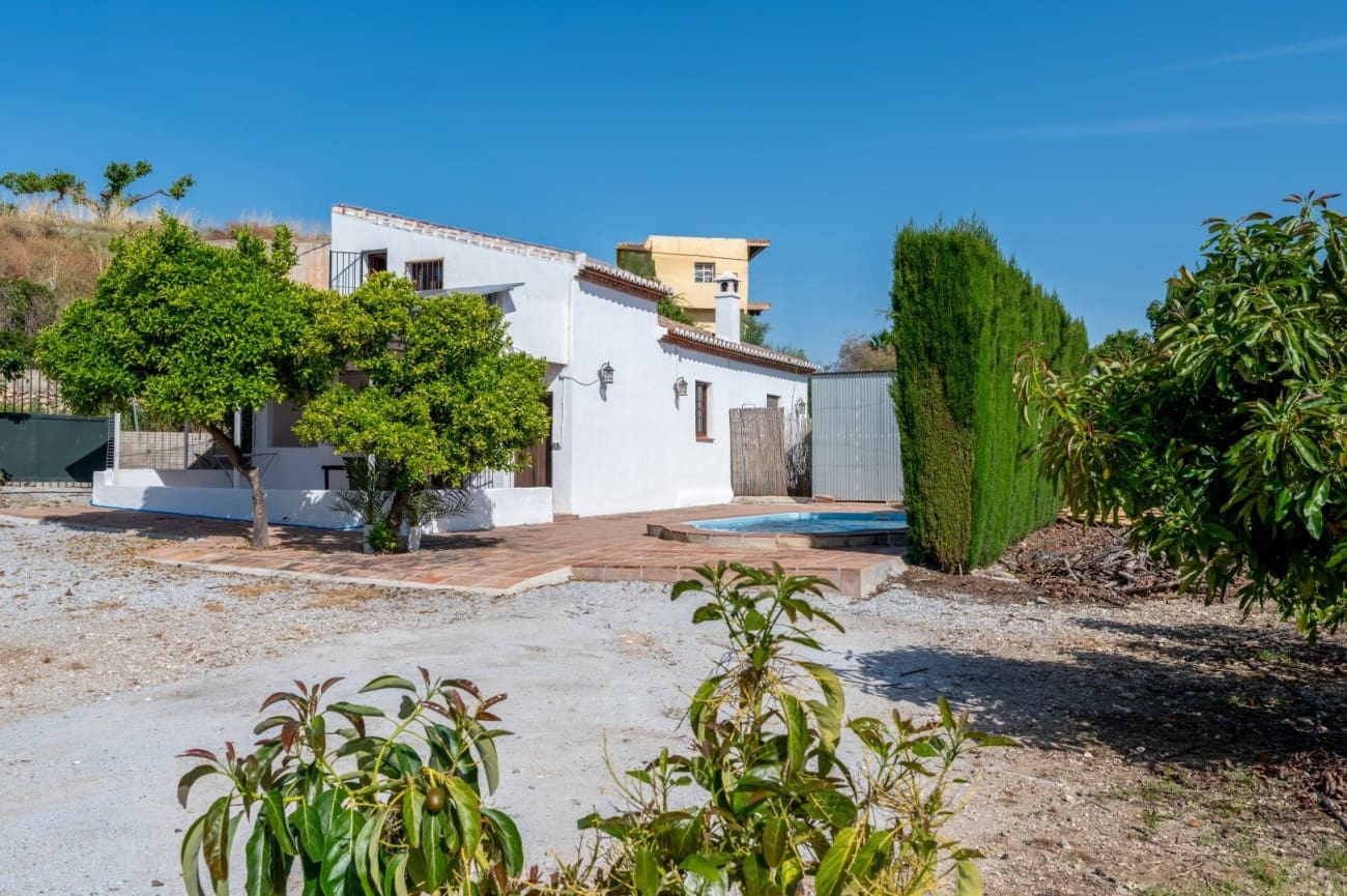 2 makuuhuone Maalaistalo myytävänä paikassa Nerja mukana uima-altaan - 420 000 € (Ref: 9585313)