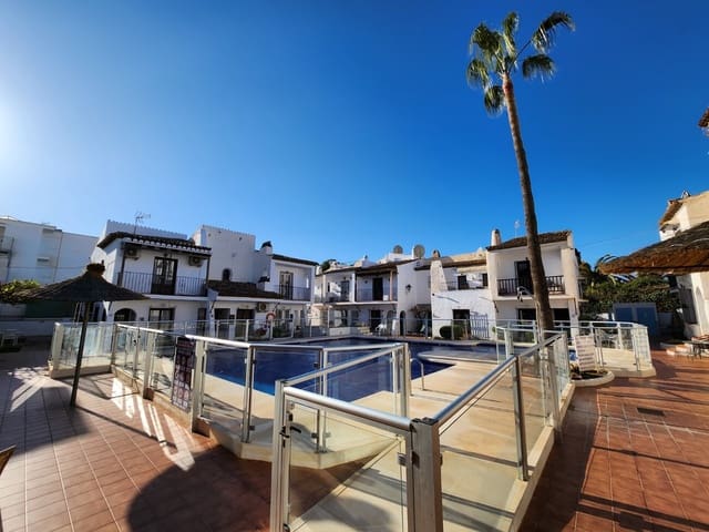 2 makuuhuone Omakotitalo myytävänä paikassa Nerja mukana uima-altaan - 330 000 € (Ref: 9598612)