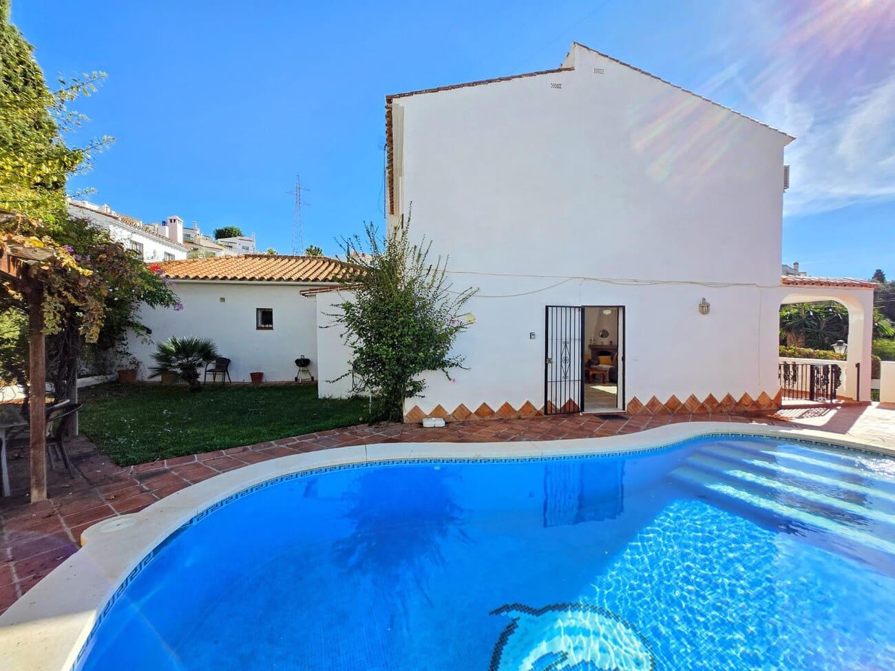 3 soverom Villa til salgs i Nerja med svømmebasseng garasje - € 484 000 (Ref: 9719407)