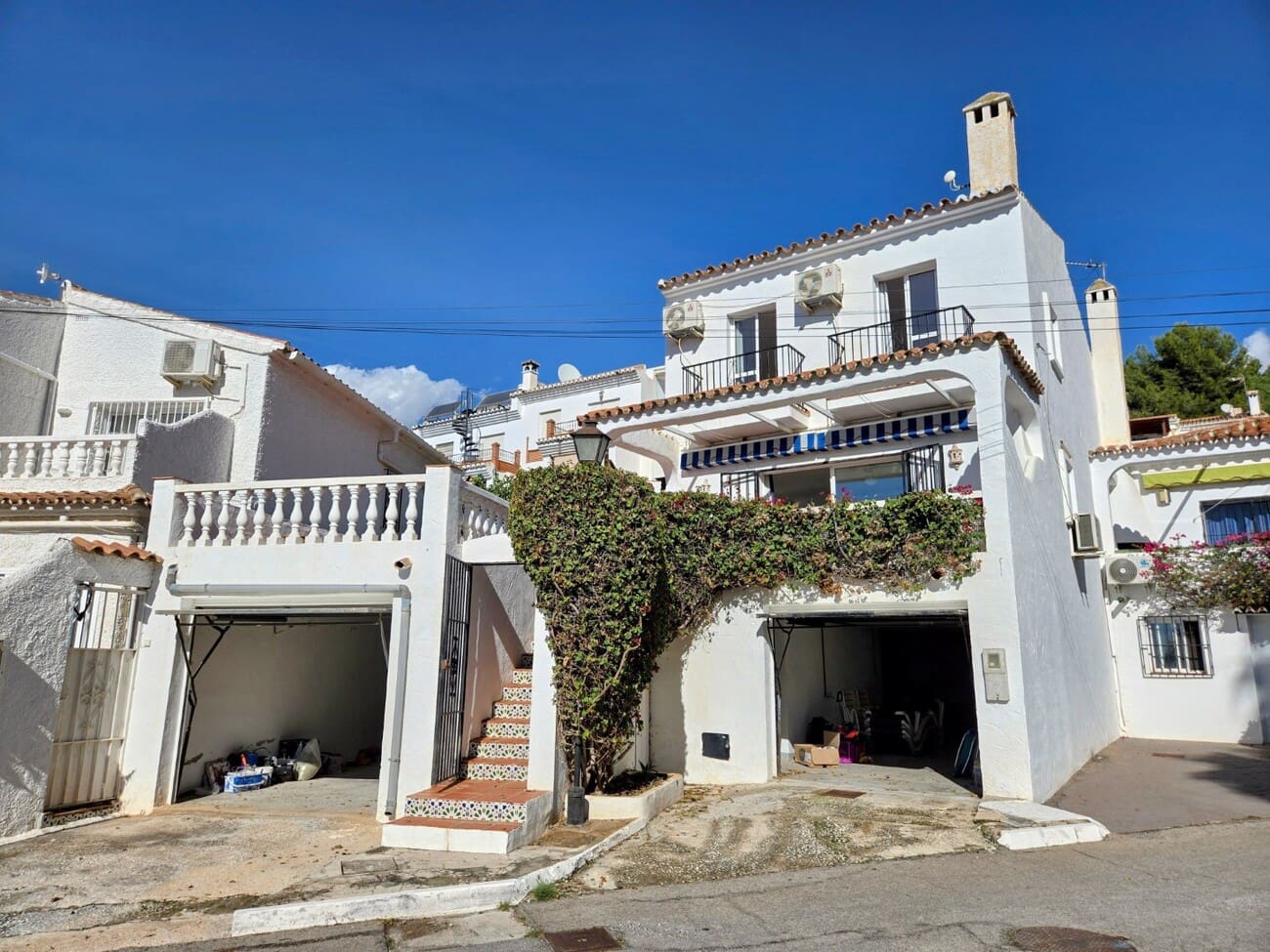 3 soverom Villa til salgs i Nerja med svømmebasseng garasje - € 484 000 (Ref: 9719407)