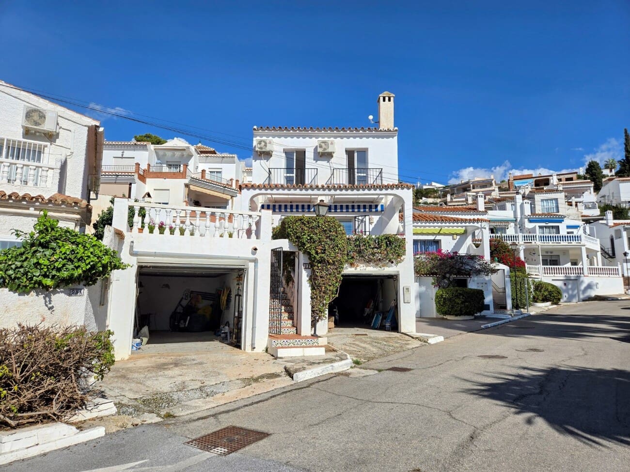 3 soverom Villa til salgs i Nerja med svømmebasseng garasje - € 484 000 (Ref: 9719407)