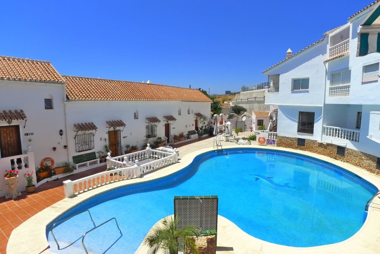 2 bedroom Apartment for sale in Maro with pool - € 249,000 (Ref: 9726287)