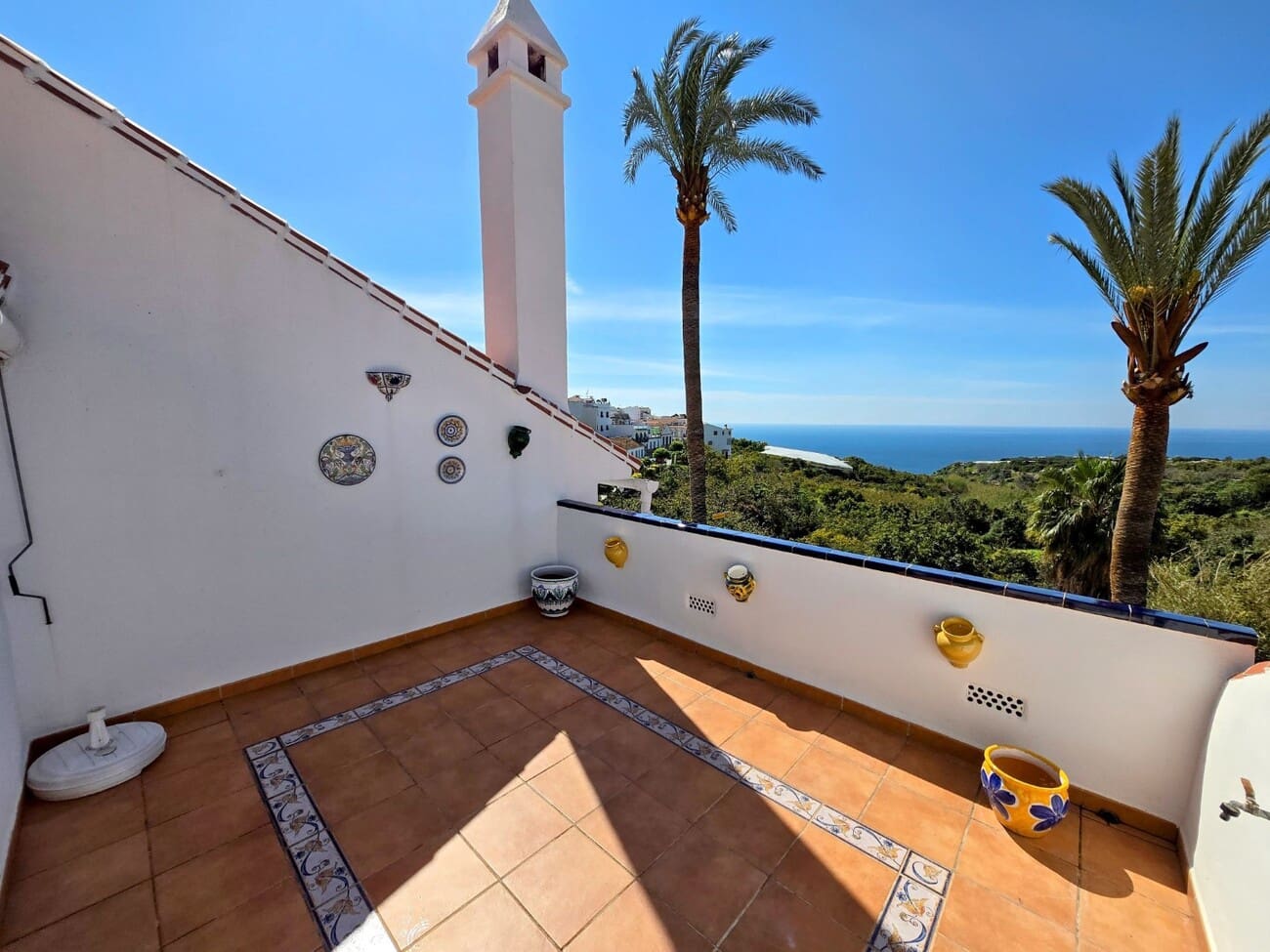 2 bedroom Apartment for sale in Maro with pool - € 249,000 (Ref: 9726287)