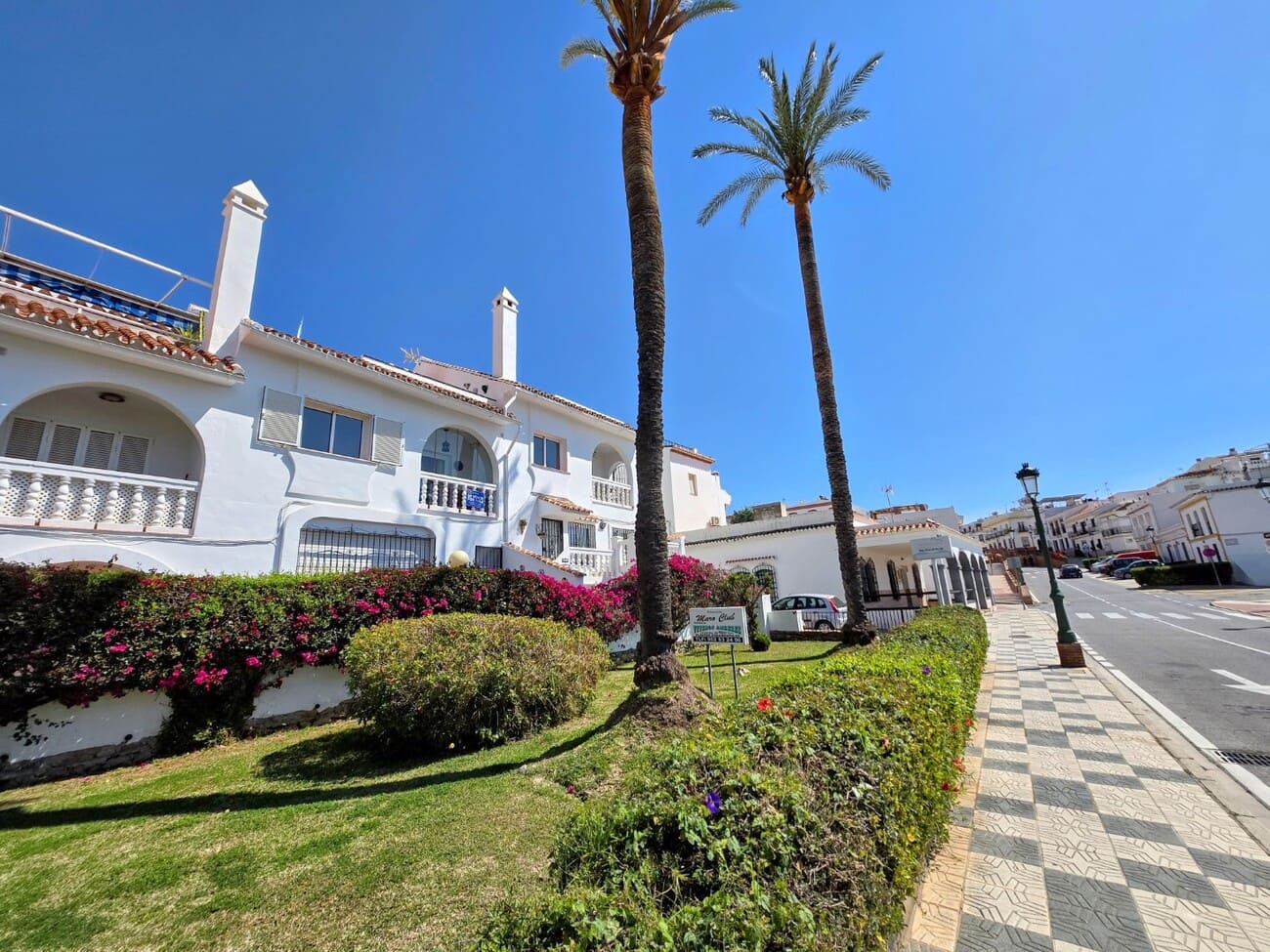 2 bedroom Apartment for sale in Maro with pool - € 249,000 (Ref: 9726287)