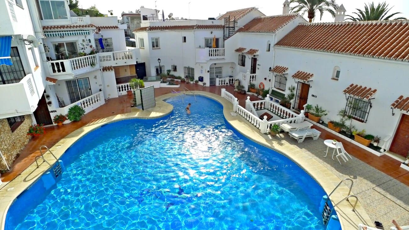 2 bedroom Apartment for sale in Maro with pool - € 249,000 (Ref: 9726287)