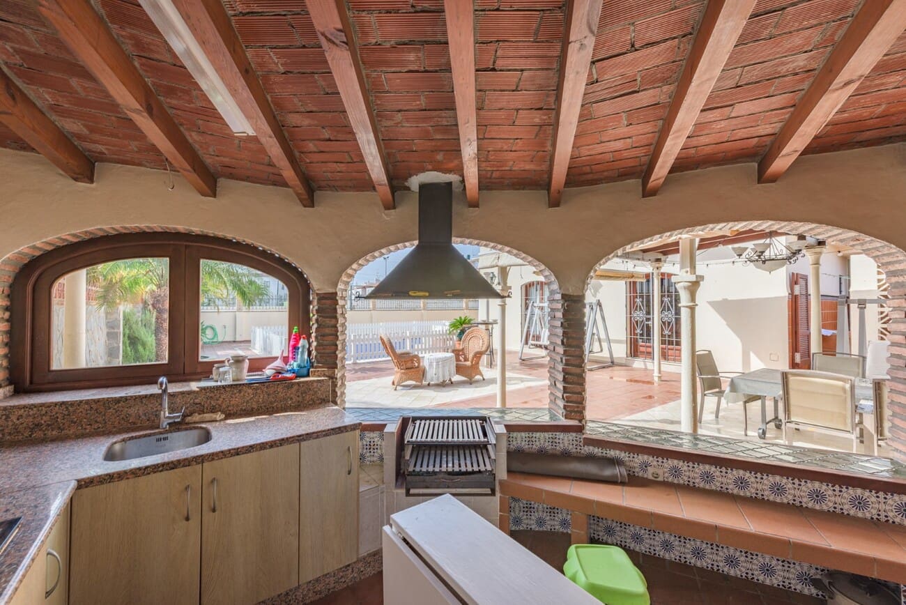 5 bedroom Villa for sale in Nerja with pool - € 2,780,000 (Ref: 9833360)