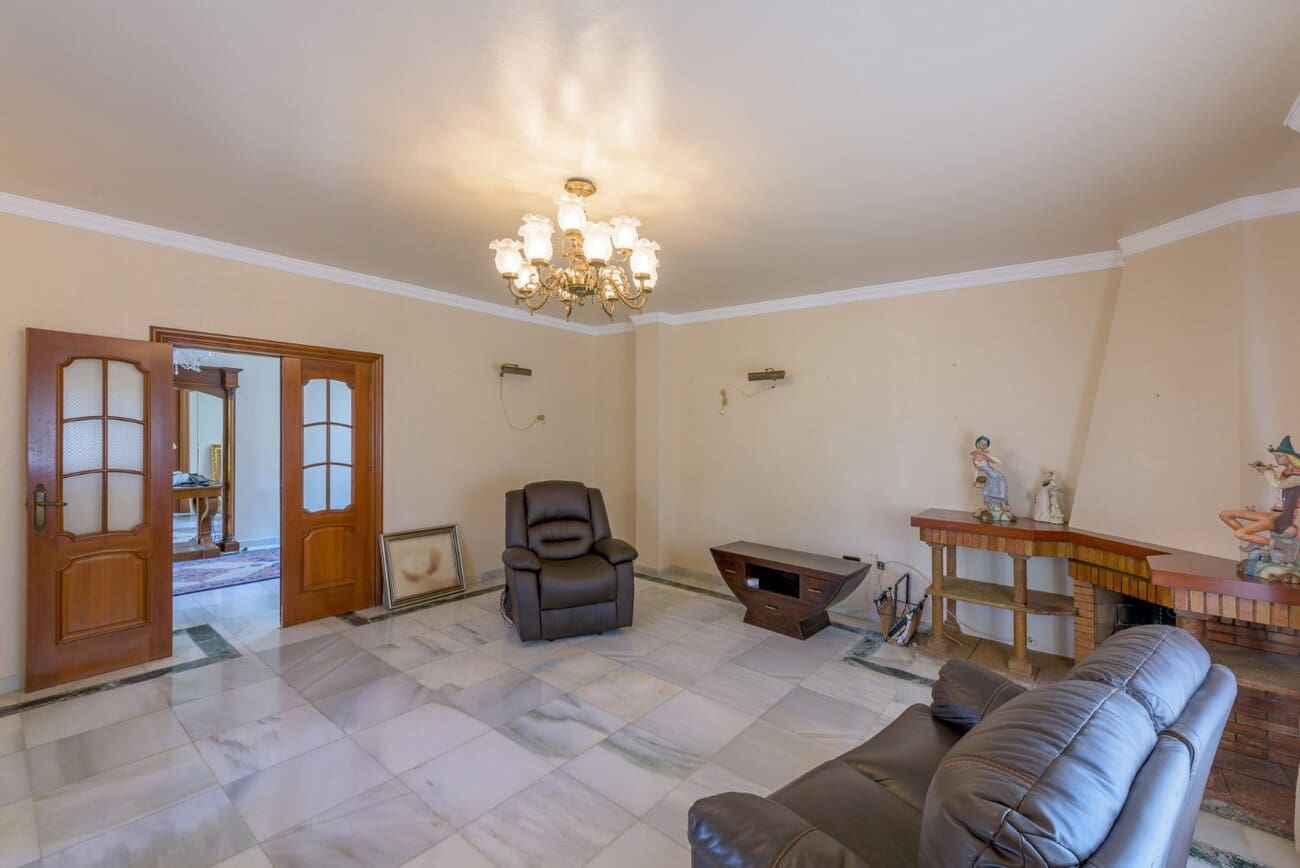 5 bedroom Villa for sale in Nerja with pool - € 2,780,000 (Ref: 9833360)