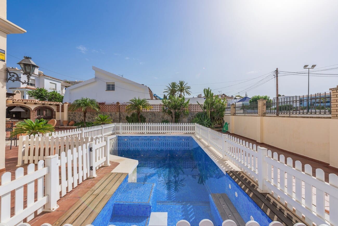 5 bedroom Villa for sale in Nerja with pool - € 2,780,000 (Ref: 9833360)