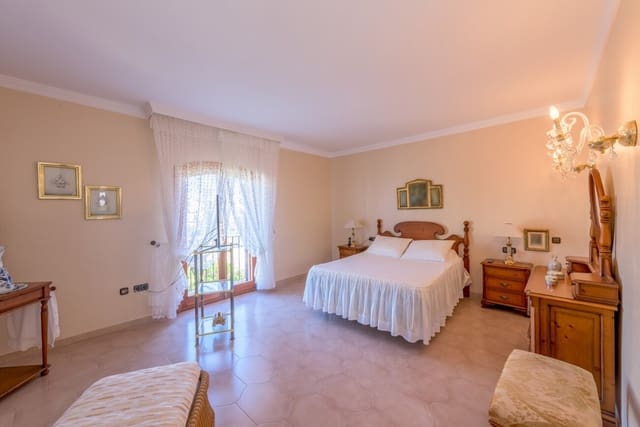 5 slaapkamer Villa te koop in Nerja met zwembad - € 2.780.000 (Ref: 9833360)