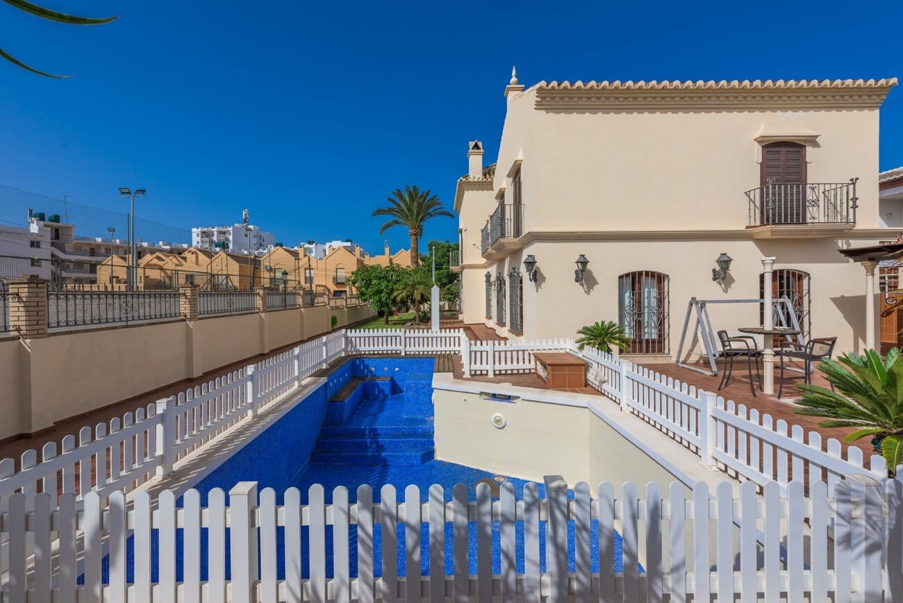 5 bedroom Villa for sale in Nerja with pool - € 2,780,000 (Ref: 9833360)