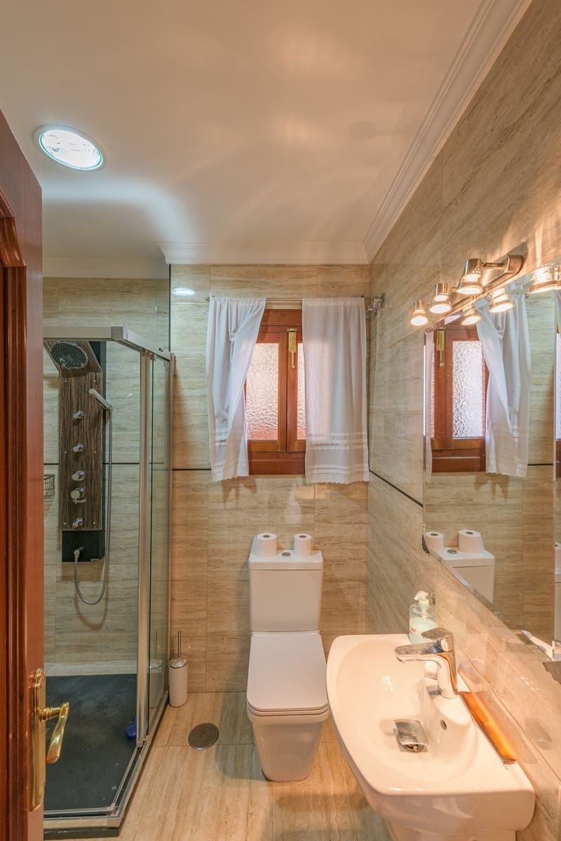 5 bedroom Villa for sale in Nerja with pool - € 2,780,000 (Ref: 9833360)