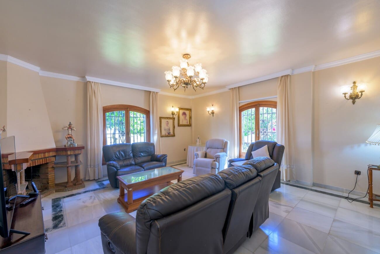 5 bedroom Villa for sale in Nerja with pool - € 2,780,000 (Ref: 9833360)