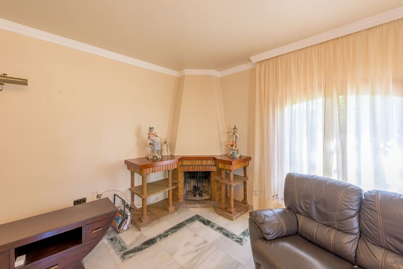 5 bedroom Villa for sale in Nerja with pool - € 2,780,000 (Ref: 9833360)