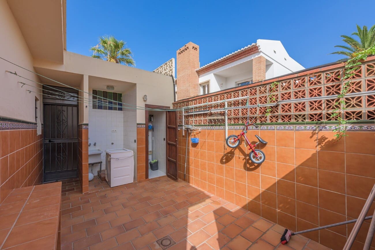 5 bedroom Villa for sale in Nerja with pool - € 2,780,000 (Ref: 9833360)