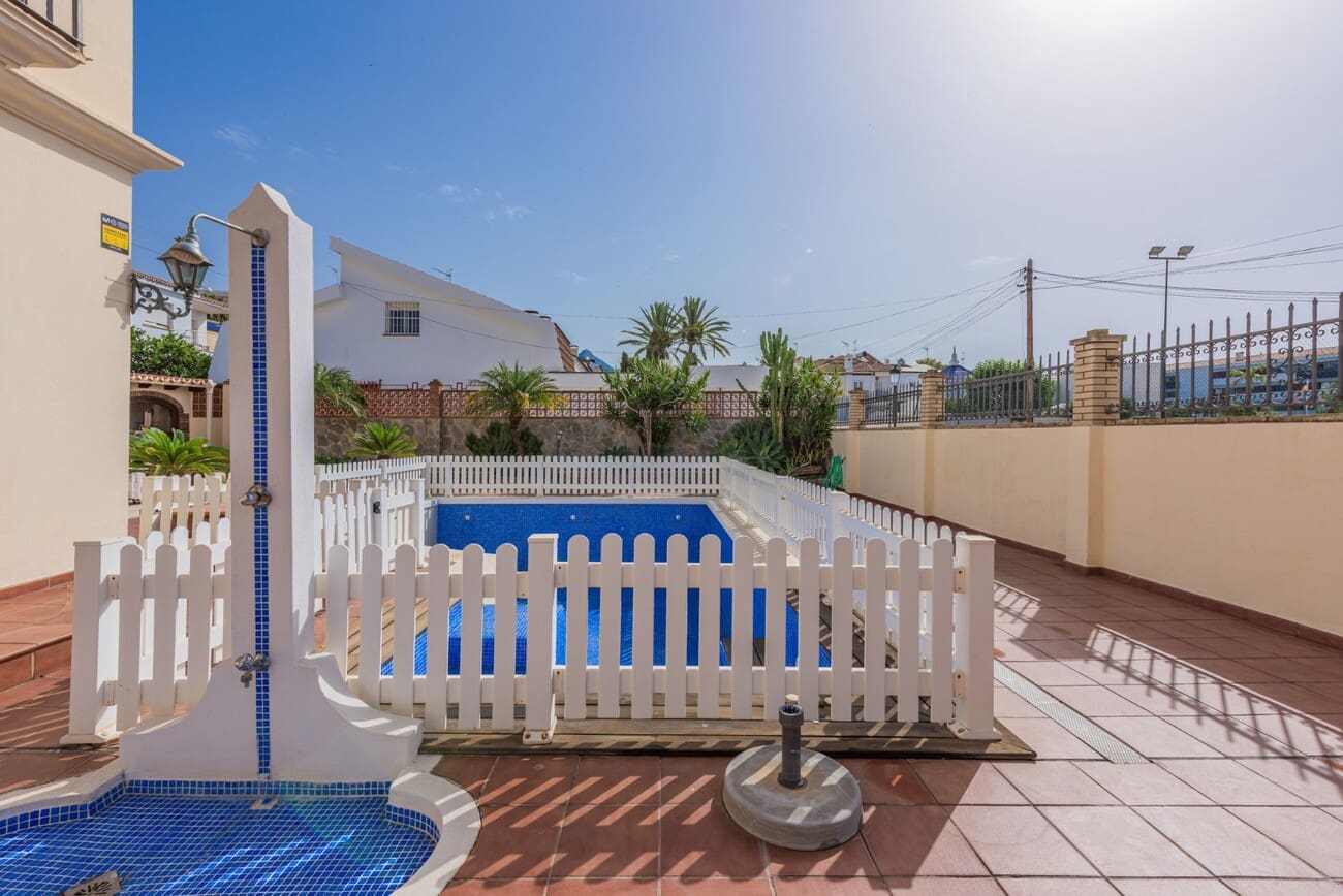 5 bedroom Villa for sale in Nerja with pool - € 2,780,000 (Ref: 9833360)