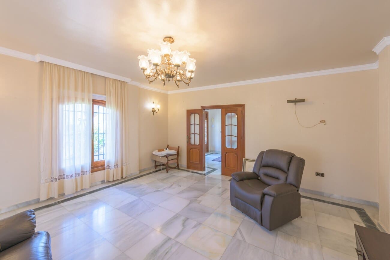 5 bedroom Villa for sale in Nerja with pool - € 2,780,000 (Ref: 9833360)