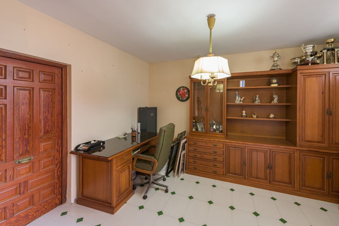 5 bedroom Villa for sale in Nerja with pool - € 2,780,000 (Ref: 9833360)
