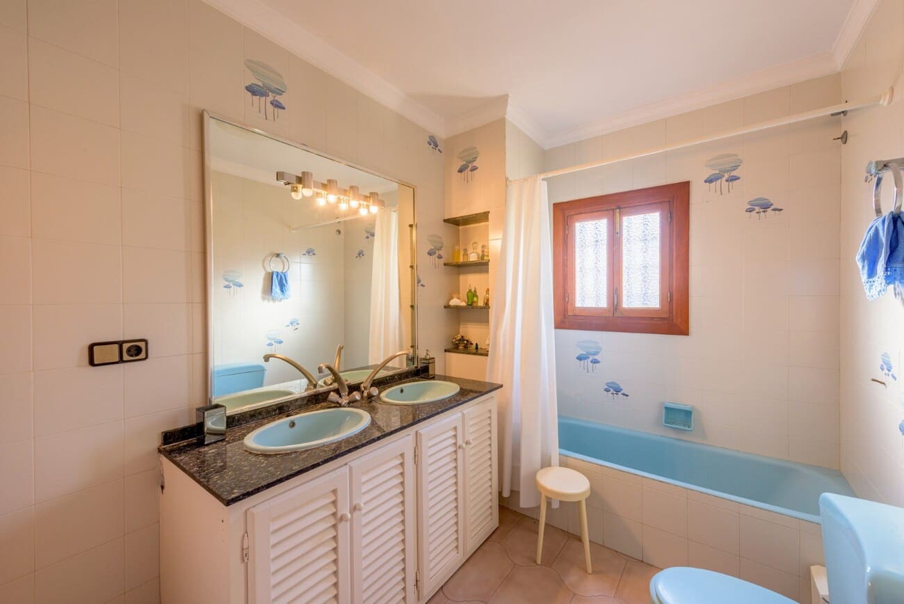 5 bedroom Villa for sale in Nerja with pool - € 2,780,000 (Ref: 9833360)