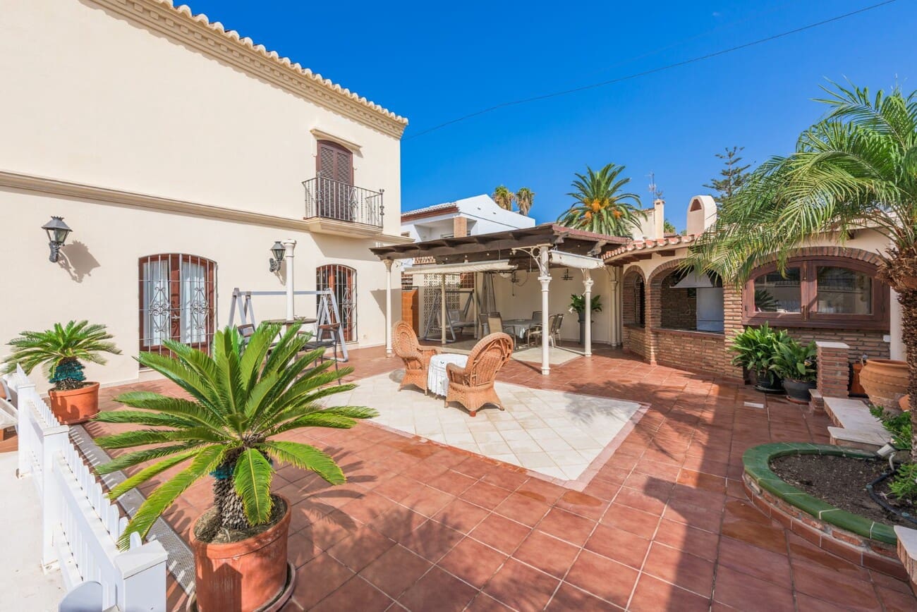 5 bedroom Villa for sale in Nerja with pool - € 2,780,000 (Ref: 9833360)