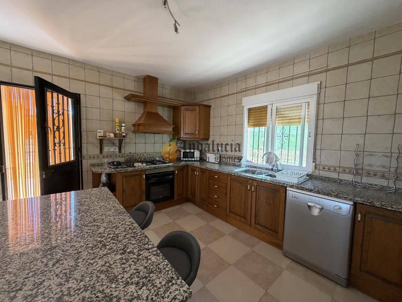 4 Zimmer Villa zu verkaufen in Moraleda de Zafayona mit Pool Garage - 249.000 € (Ref: 10004773)