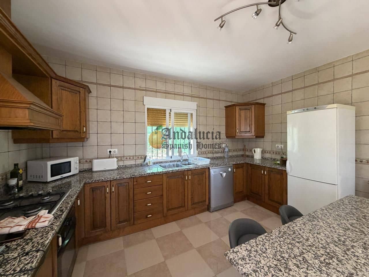 4 Zimmer Villa zu verkaufen in Moraleda de Zafayona mit Pool Garage - 249.000 € (Ref: 10004773)