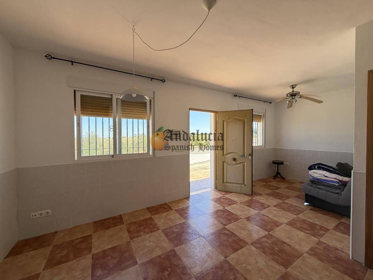 4 Zimmer Villa zu verkaufen in Moraleda de Zafayona mit Pool Garage - 249.000 € (Ref: 10004773)