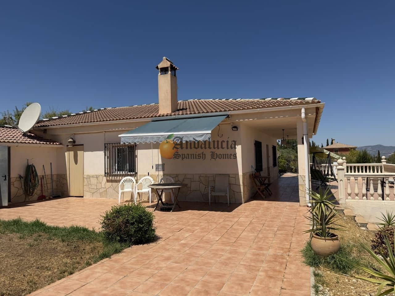 4 Zimmer Villa zu verkaufen in Moraleda de Zafayona mit Pool Garage - 249.000 € (Ref: 10004773)